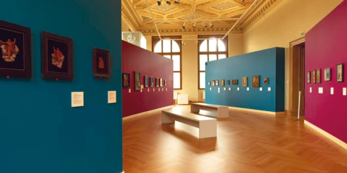 Museum Wall Configuration Ideas for Flexible and Immersive Exhibitions 5 Zigzag or Angled Wall Layouts for Better Flow